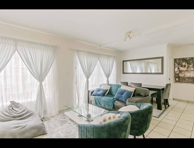 3 BEDROOM TOWNHOUSE FOR SALE IN WILGEHEUWEL